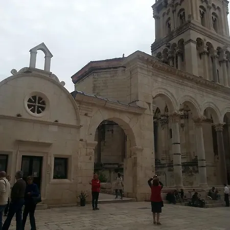 Cardo Konukevi 3*